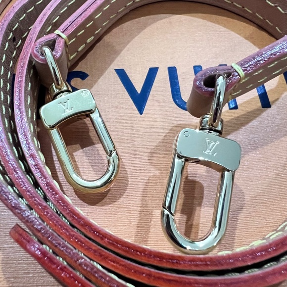 Louis Vuitton Fold Me Pouch - Picture 12 of 16